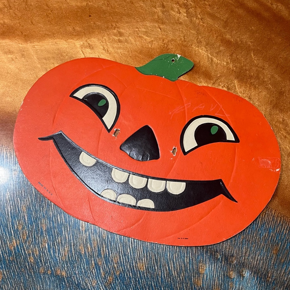 VINTAGE HALLOWEEN H.E. LUHRS (BEISTLE) DIE CUT  Smiling JACK O’LANTERN Hanging